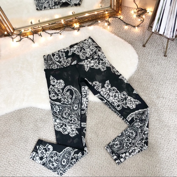 lululemon athletica Pants - Lululemon Hi Rise Wunder Under Painted Paisley